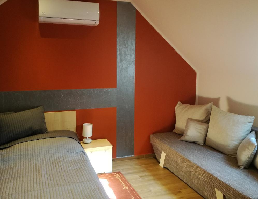 Stilus Apartman Appartement Szekszárd Buitenkant foto