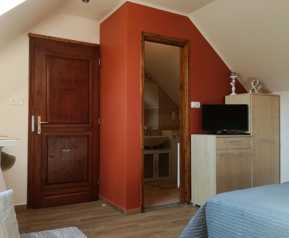 Stilus Apartman Appartement Szekszárd Buitenkant foto